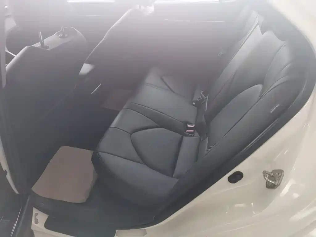 Toyota Camry — миниатюра 17