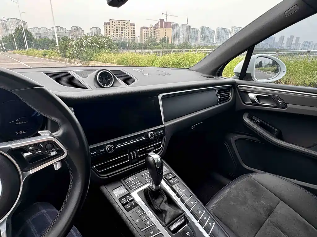 Porsche Macan — миниатюра 16