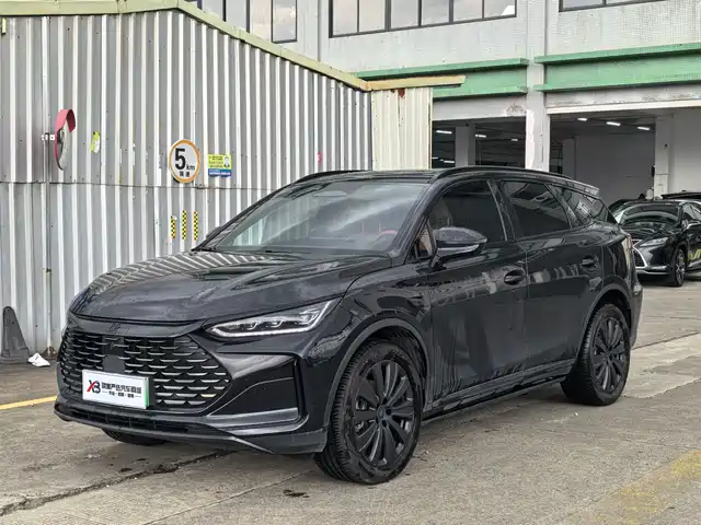 2025 BYD Tang