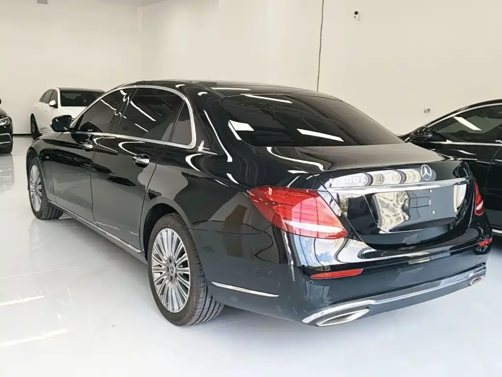 Mercedes-Benz E-Class — миниатюра 5