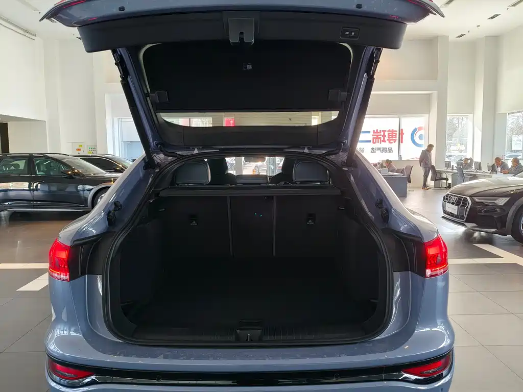 AUDI Q6L SPORTBACK E TRON