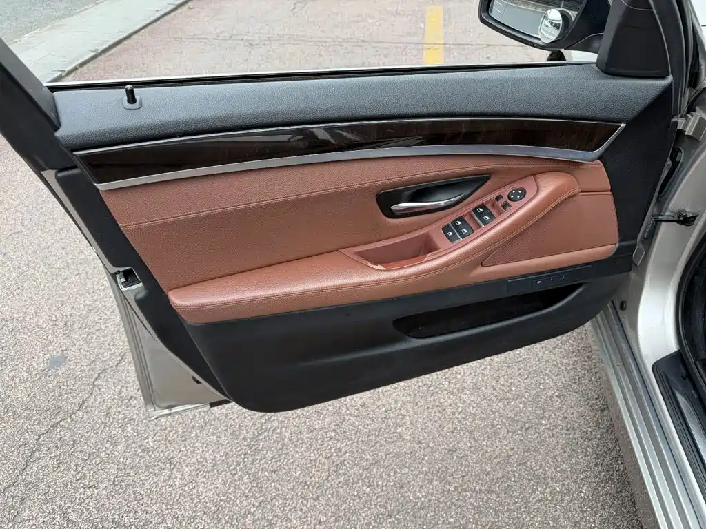 BMW 5 Series — миниатюра 6