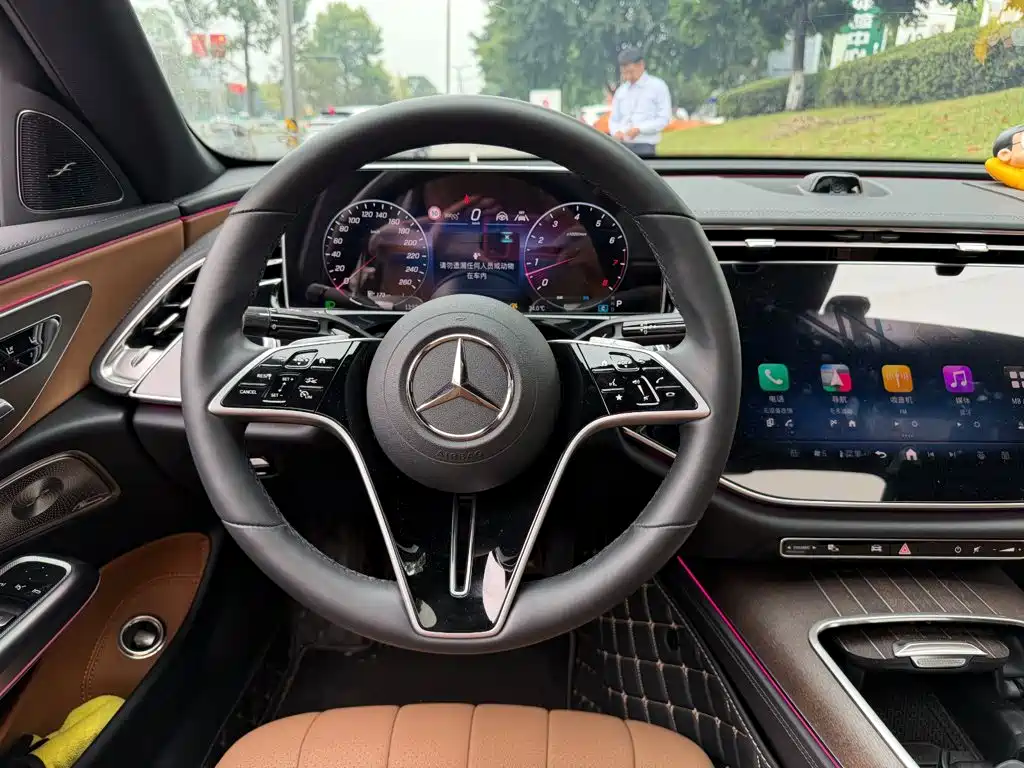 Mercedes-Benz E-Class — миниатюра 14