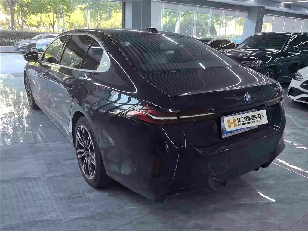 BMW 5 Series — миниатюра 3