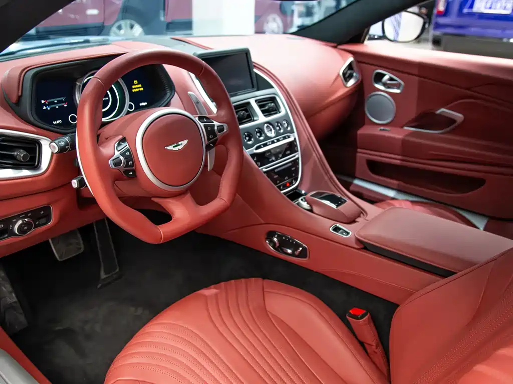 Aston Martin DB11 — миниатюра 5