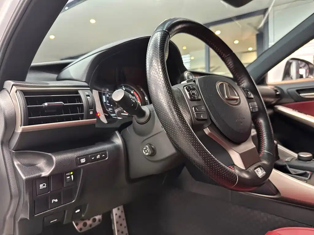 Lexus IS — миниатюра 5