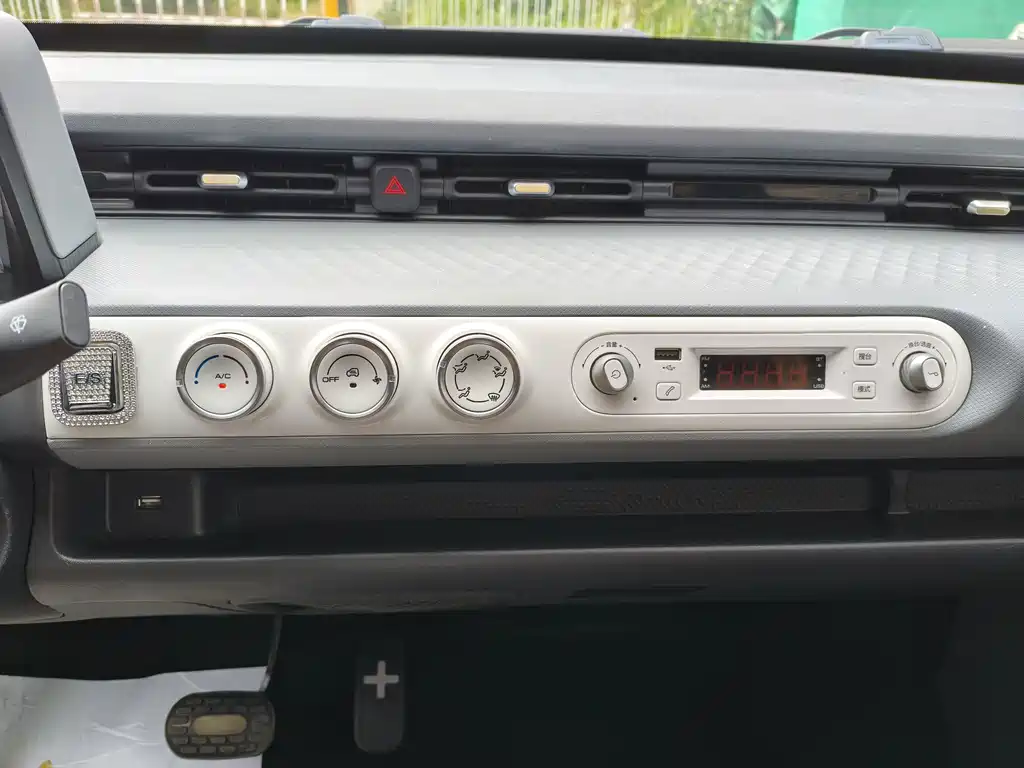 Wuling MINIEV — миниатюра 13