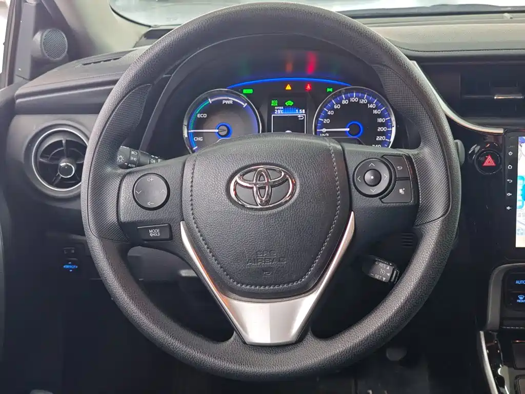 Toyota Corolla Hybrid — миниатюра 8