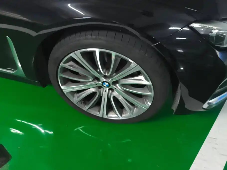 BMW 7 Series — миниатюра 6