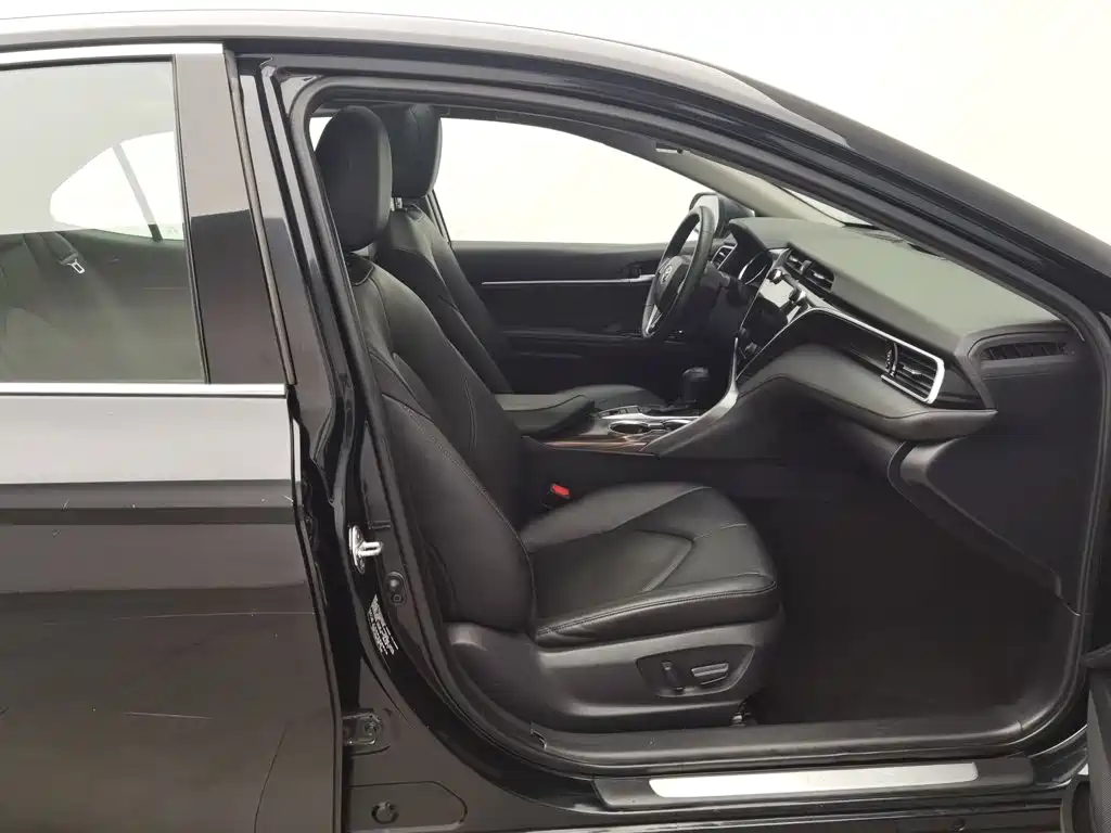 Toyota Camry — миниатюра 23