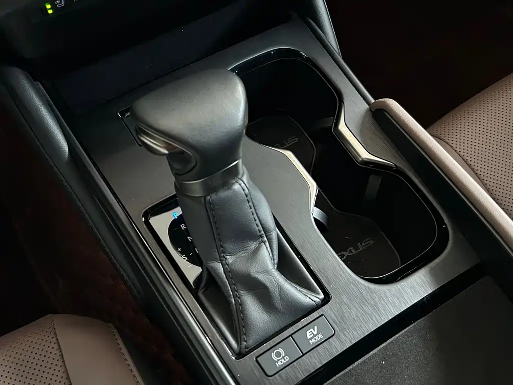 Lexus ES — миниатюра 17