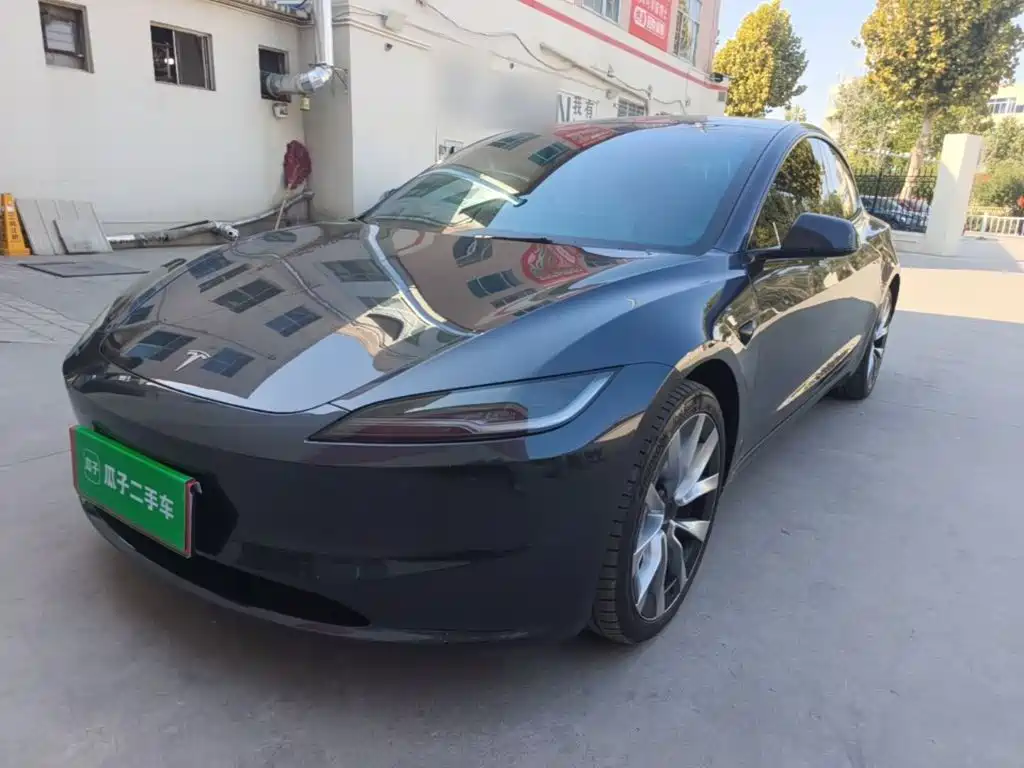 Tesla Model 3 — миниатюра 2