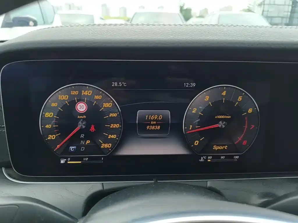 Mercedes-Benz E-Class — миниатюра 12