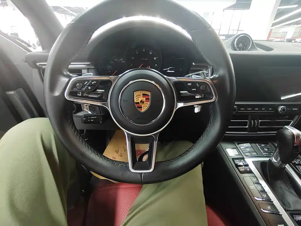 Porsche Macan — миниатюра 6