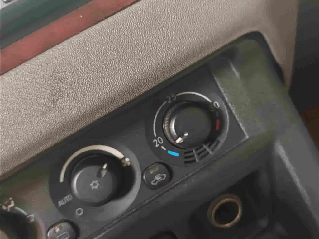 Mitsubishi Pajero — миниатюра 5