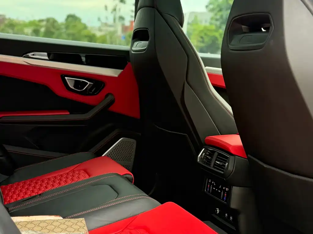 Lamborghini Urus — миниатюра 13