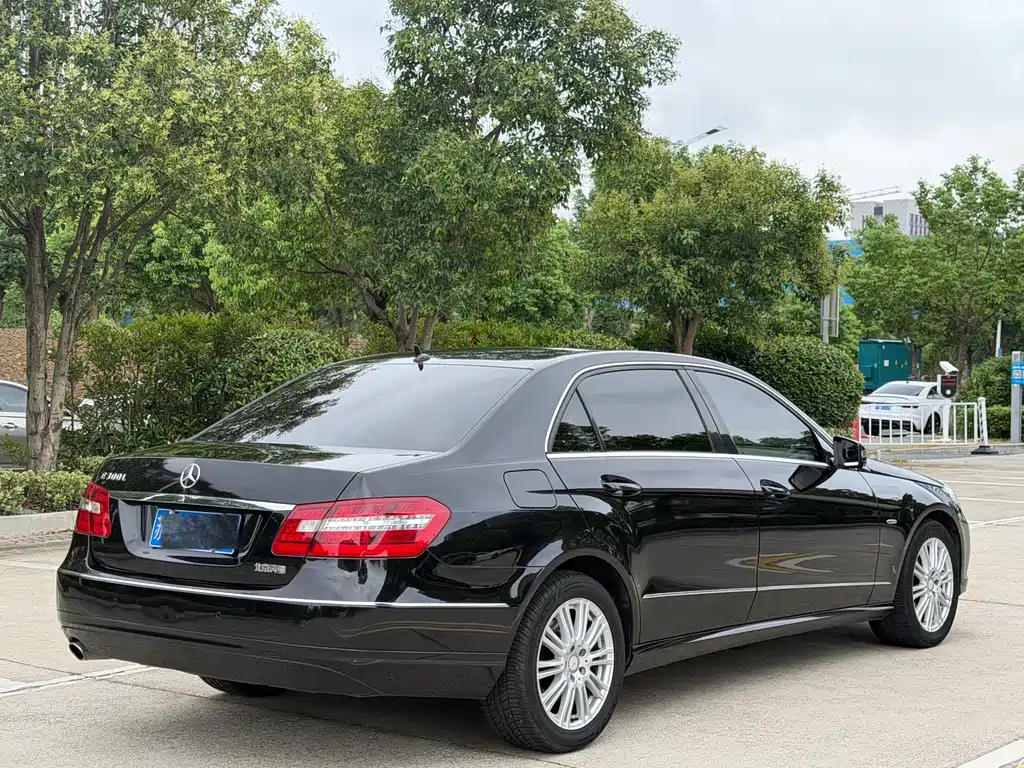 Mercedes-Benz E-Class — миниатюра 4