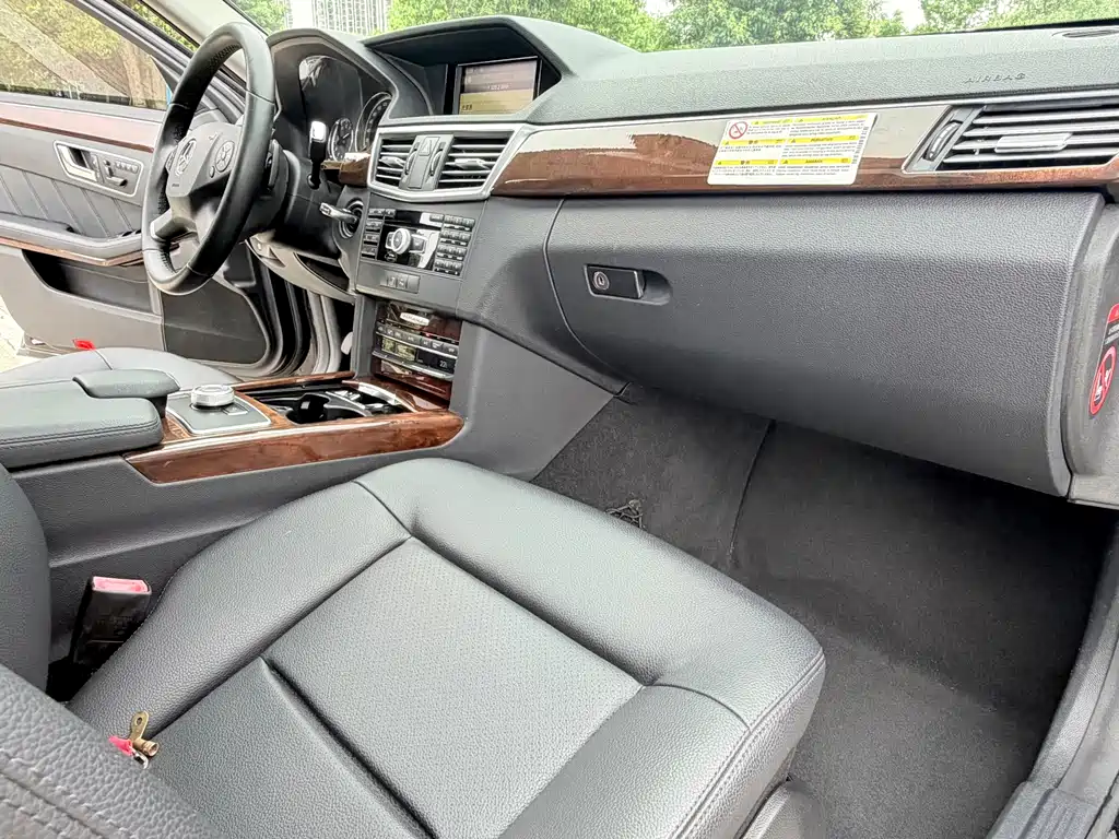 Mercedes-Benz E-Class — миниатюра 12