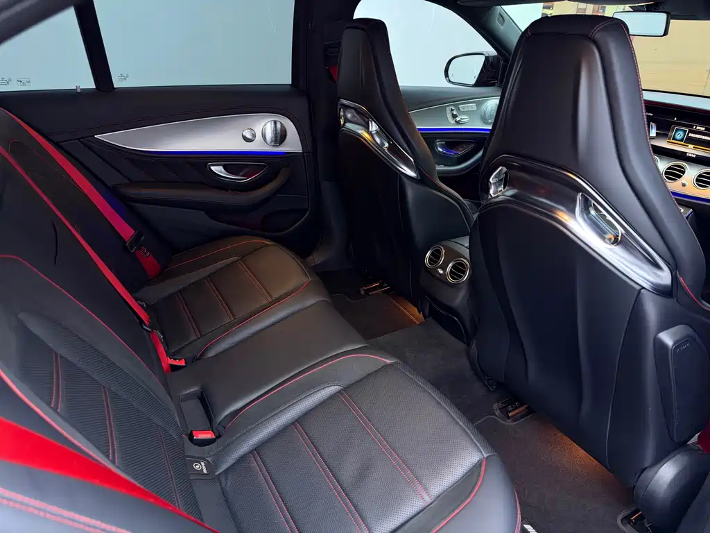 Mercedes-Benz E-Class AMG — миниатюра 13