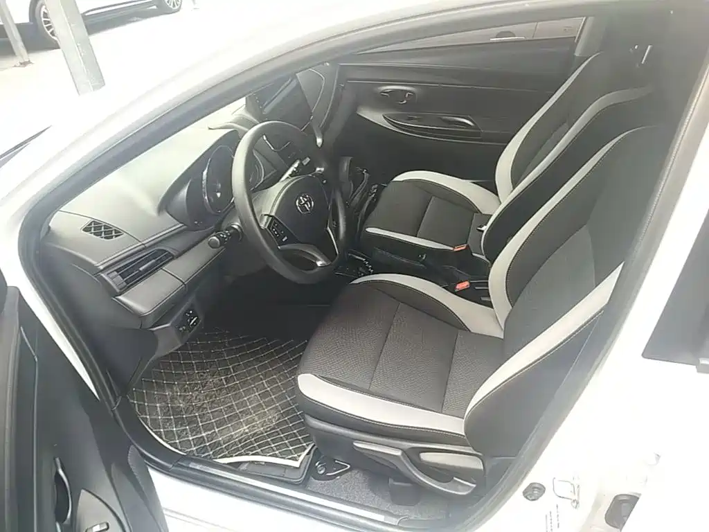 Toyota Yaris L — миниатюра 16