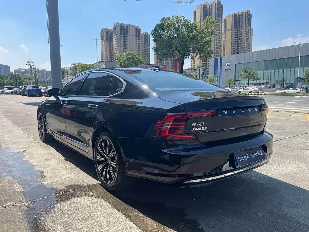 Volvo S90 — миниатюра 8