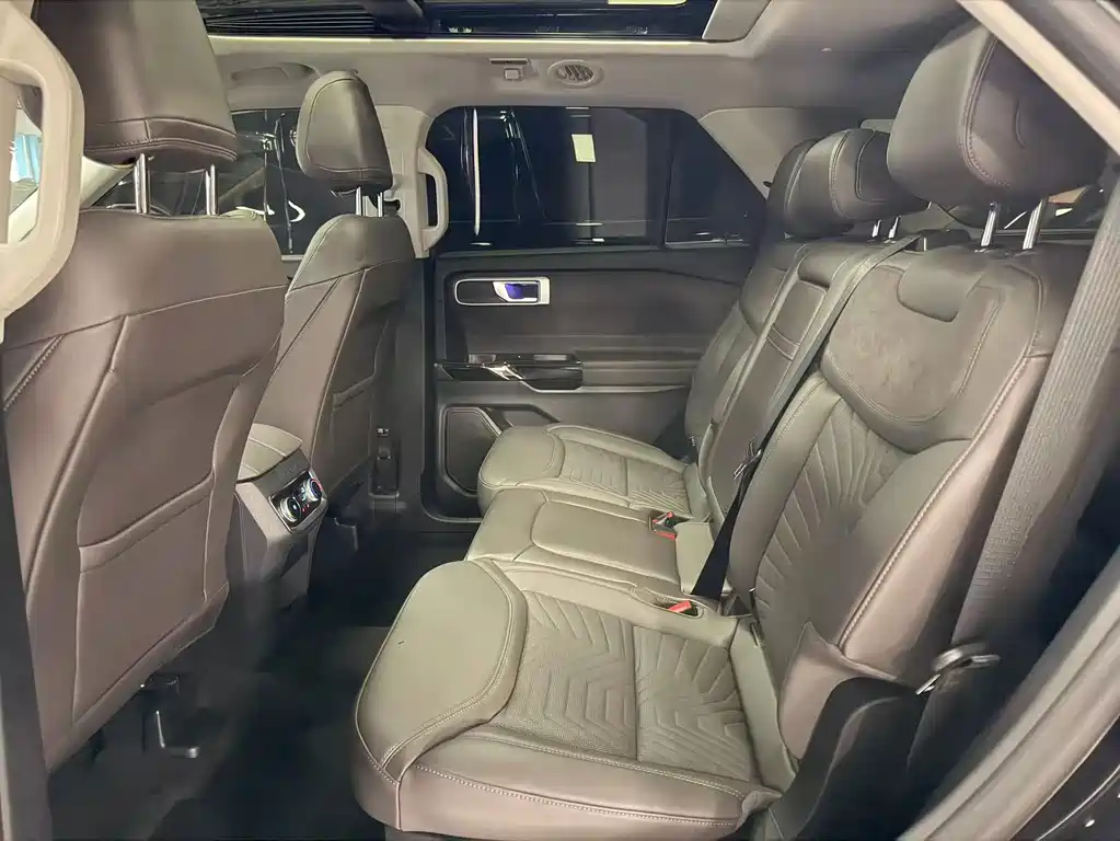 Ford Explorer — миниатюра 9