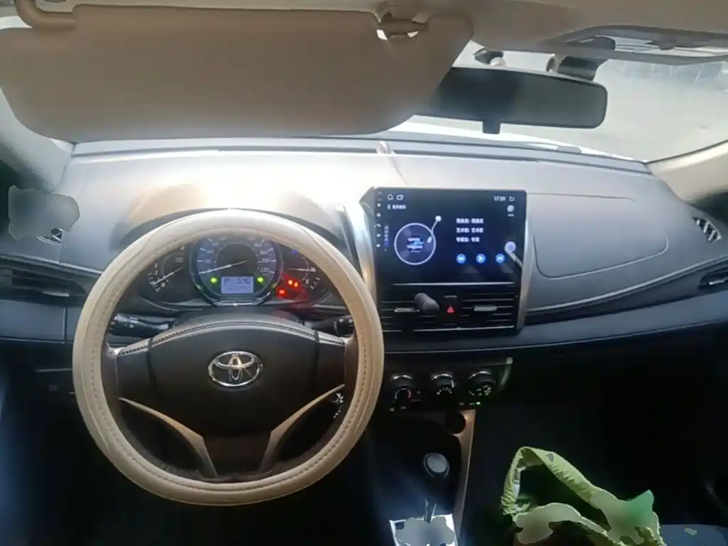 Toyota Yaris L — миниатюра 10