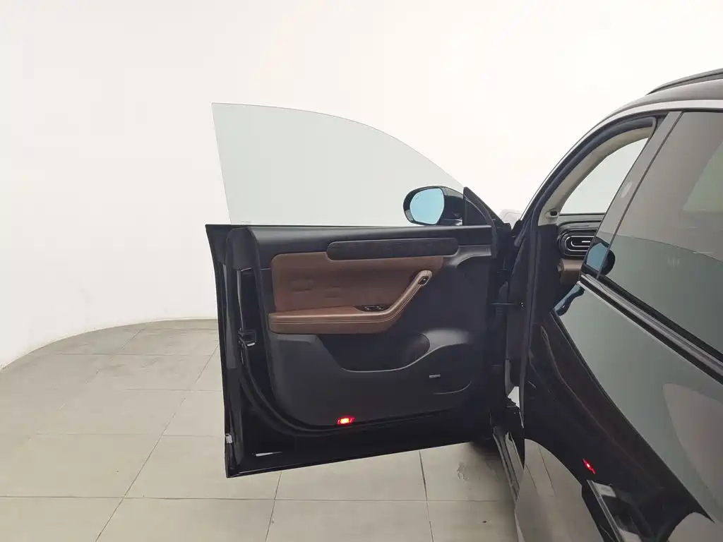 Leapmotor Leapmotor C11 — миниатюра 8