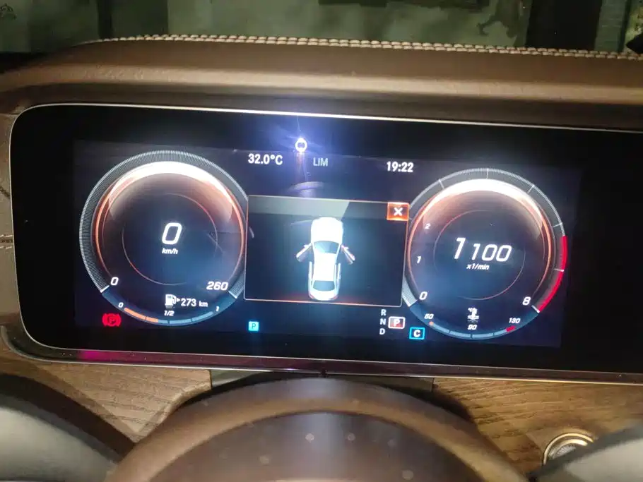 Mercedes-Benz E-Class — миниатюра 14