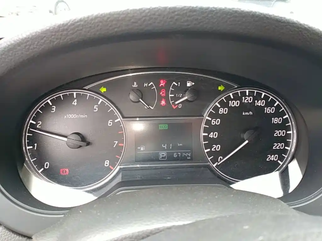 Nissan Tiida — миниатюра 12