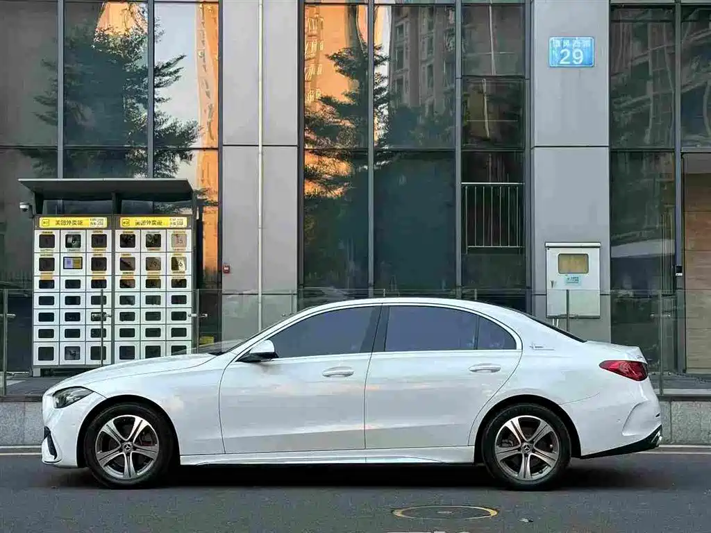 Mercedes-Benz C-Class — миниатюра 2