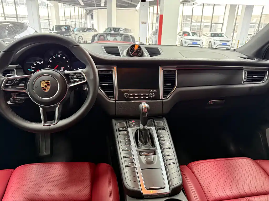 Porsche Macan — миниатюра 7