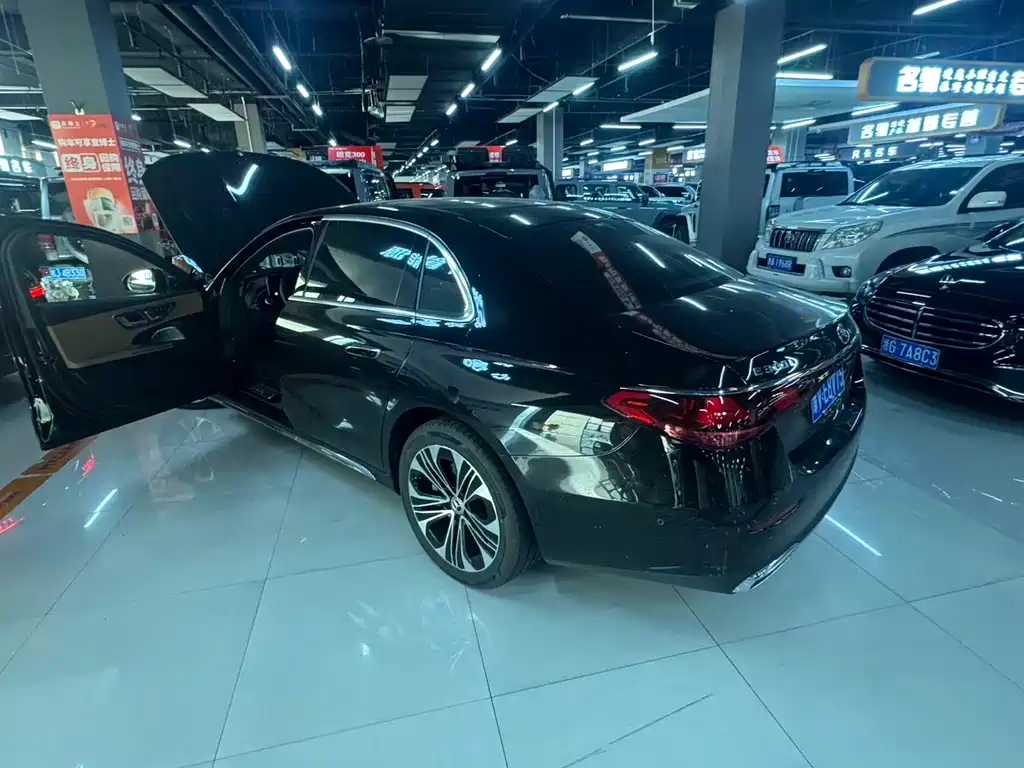 Mercedes-Benz E-Class — миниатюра 7
