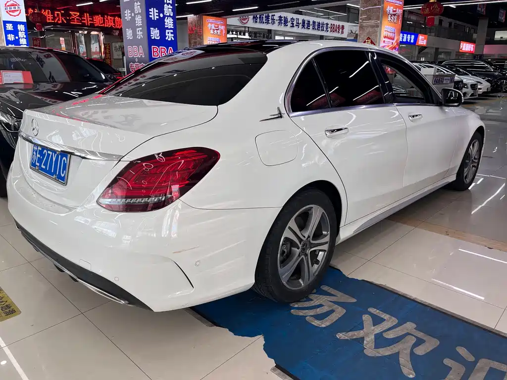 Mercedes-Benz C-Class — миниатюра 6