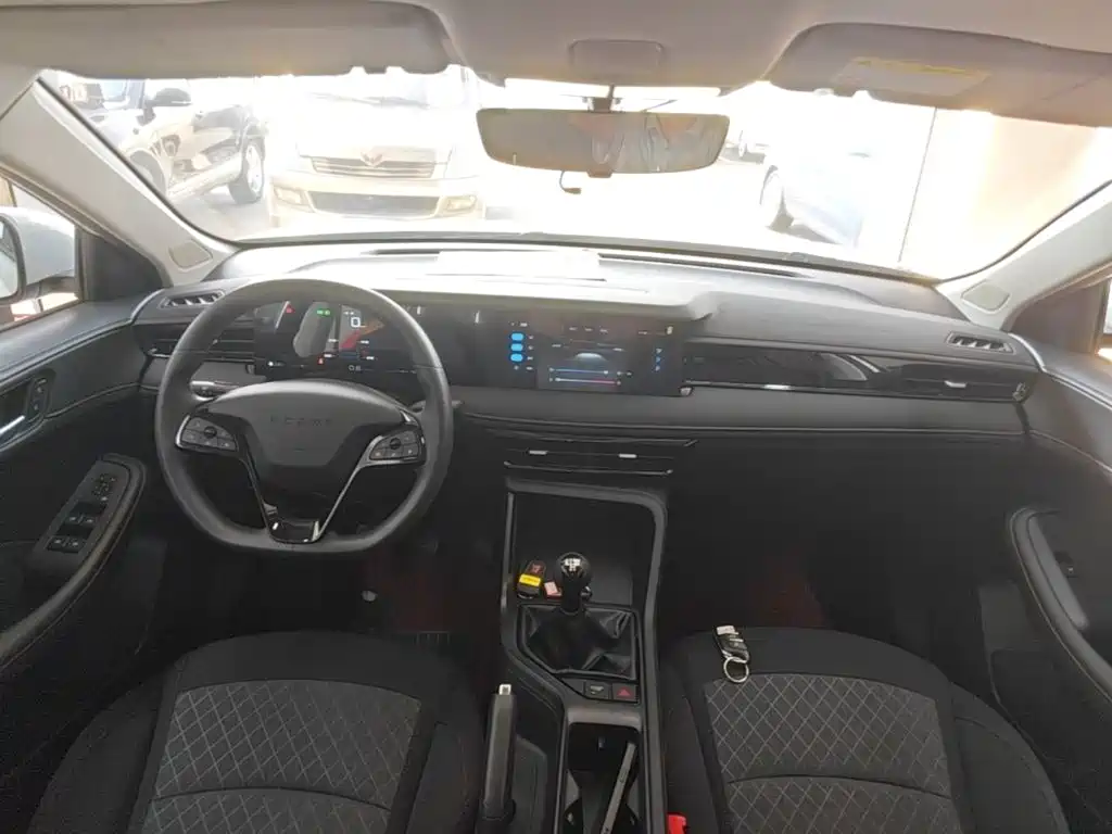 Roewe i5 — миниатюра 10