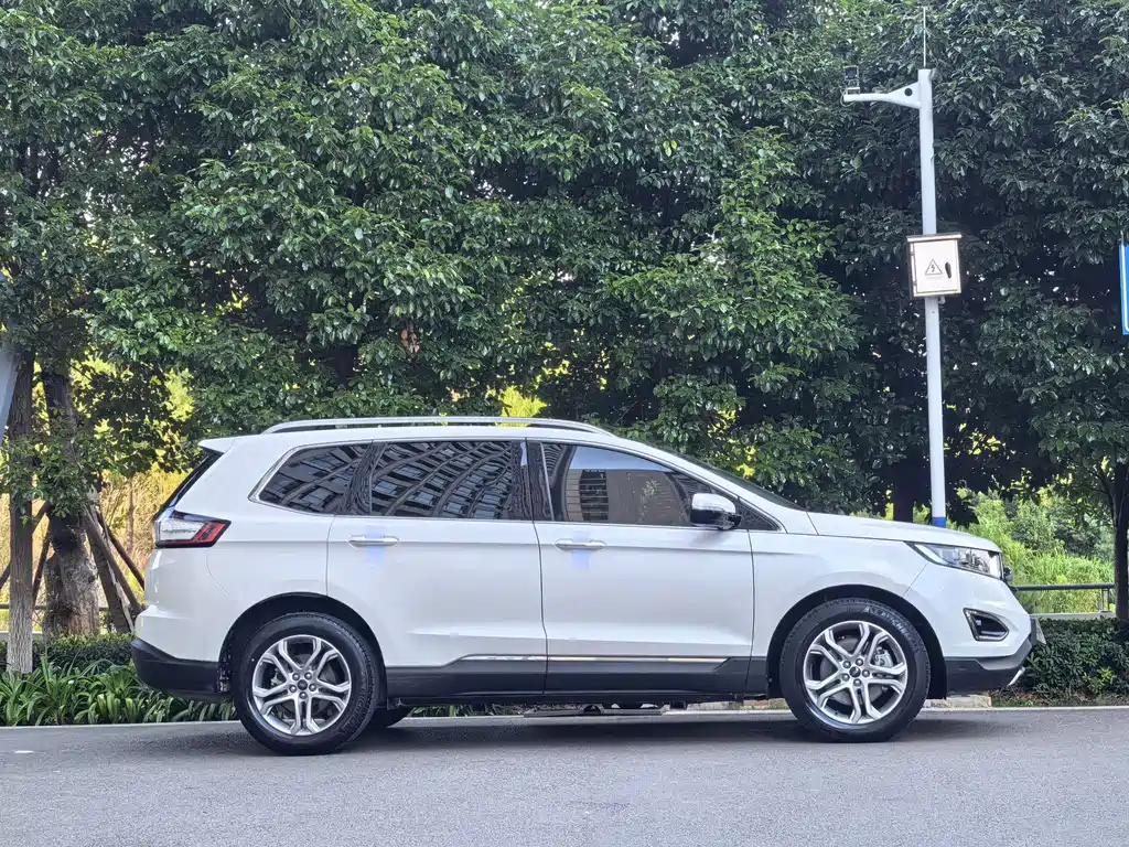 Ford Edge — миниатюра 8