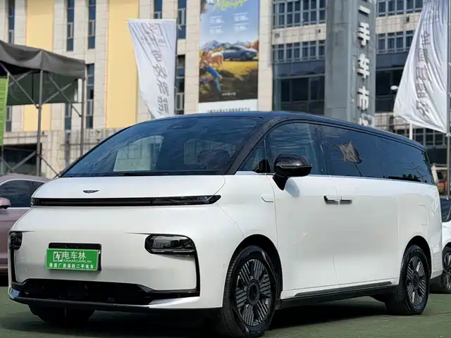 2024 Geely Galaxy LEVC L380