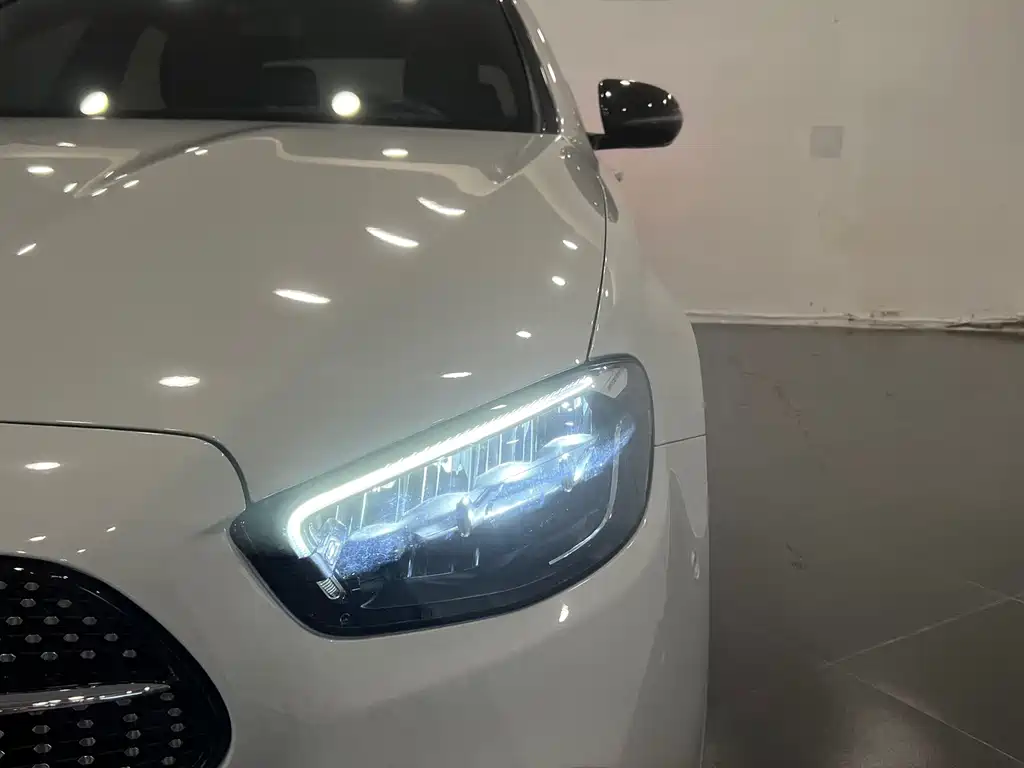 Mercedes-Benz E-Class — миниатюра 21