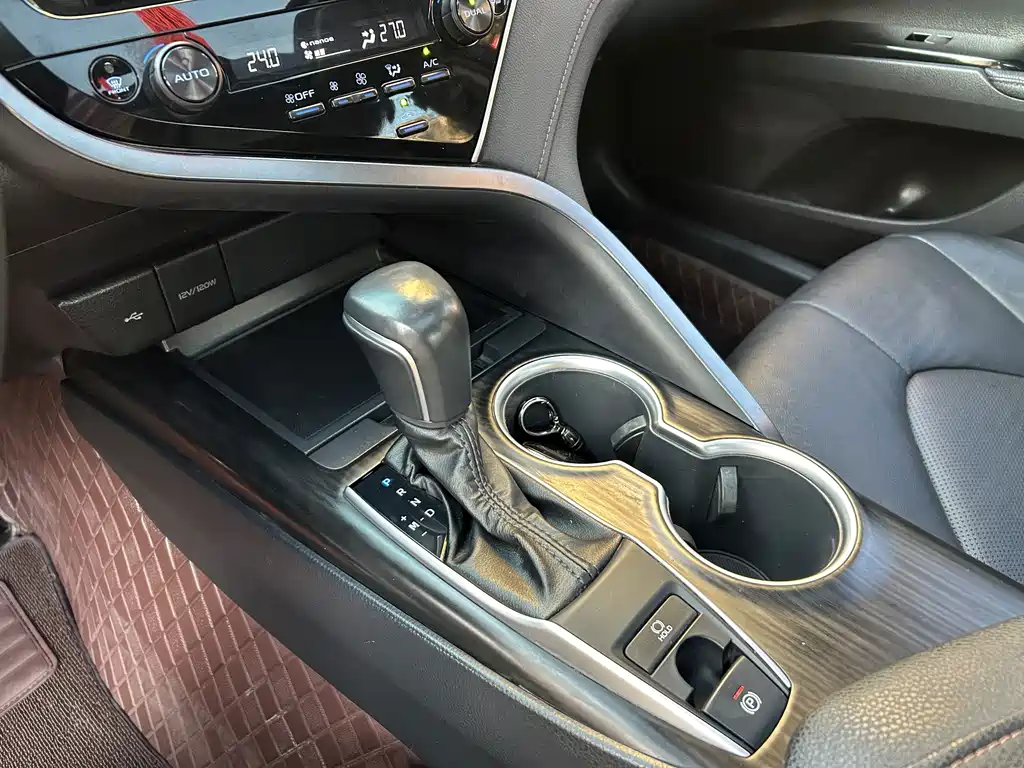 Toyota Camry — миниатюра 17