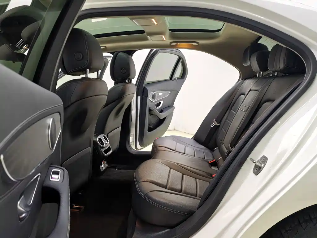 Mercedes-Benz C-Class — миниатюра 7