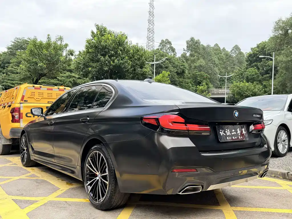 BMW 5 Series — миниатюра 2