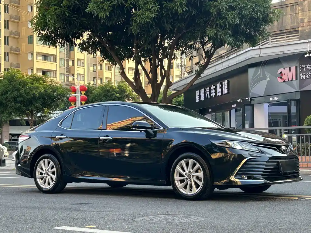 Toyota Camry — миниатюра 3