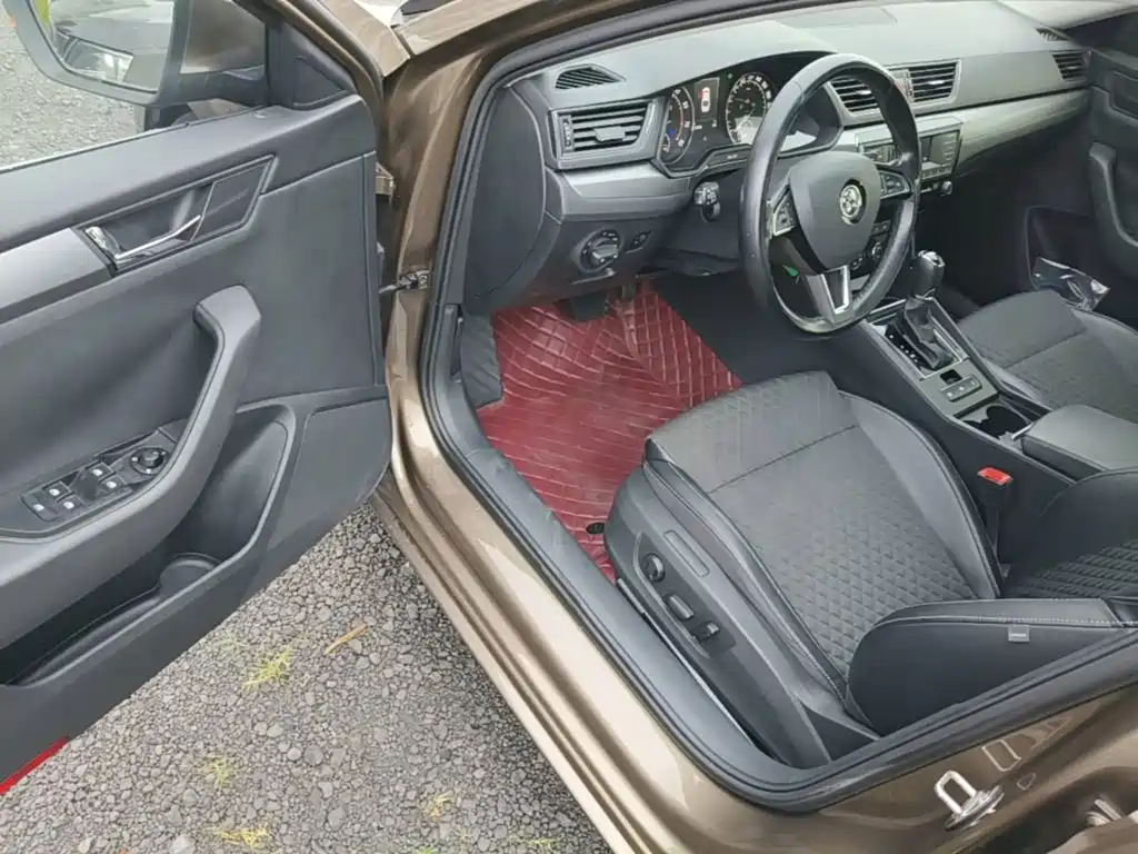 Skoda Superb — миниатюра 16