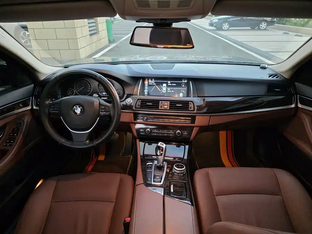 BMW 5 Series — миниатюра 14