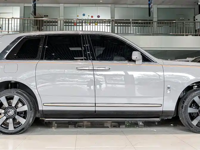 Rolls-Royce Cullinan 2018 мест