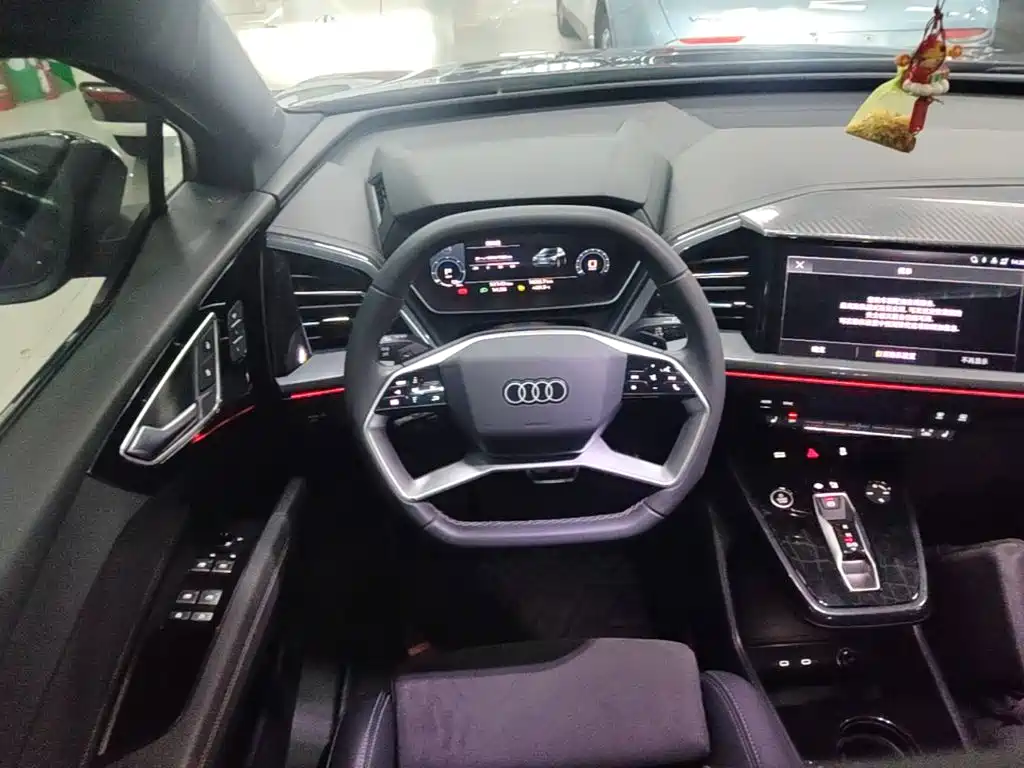 Audi Q4 e-tron — миниатюра 11