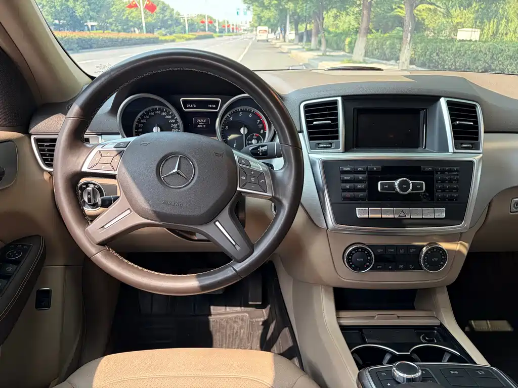 Mercedes-Benz M-Class — миниатюра 11