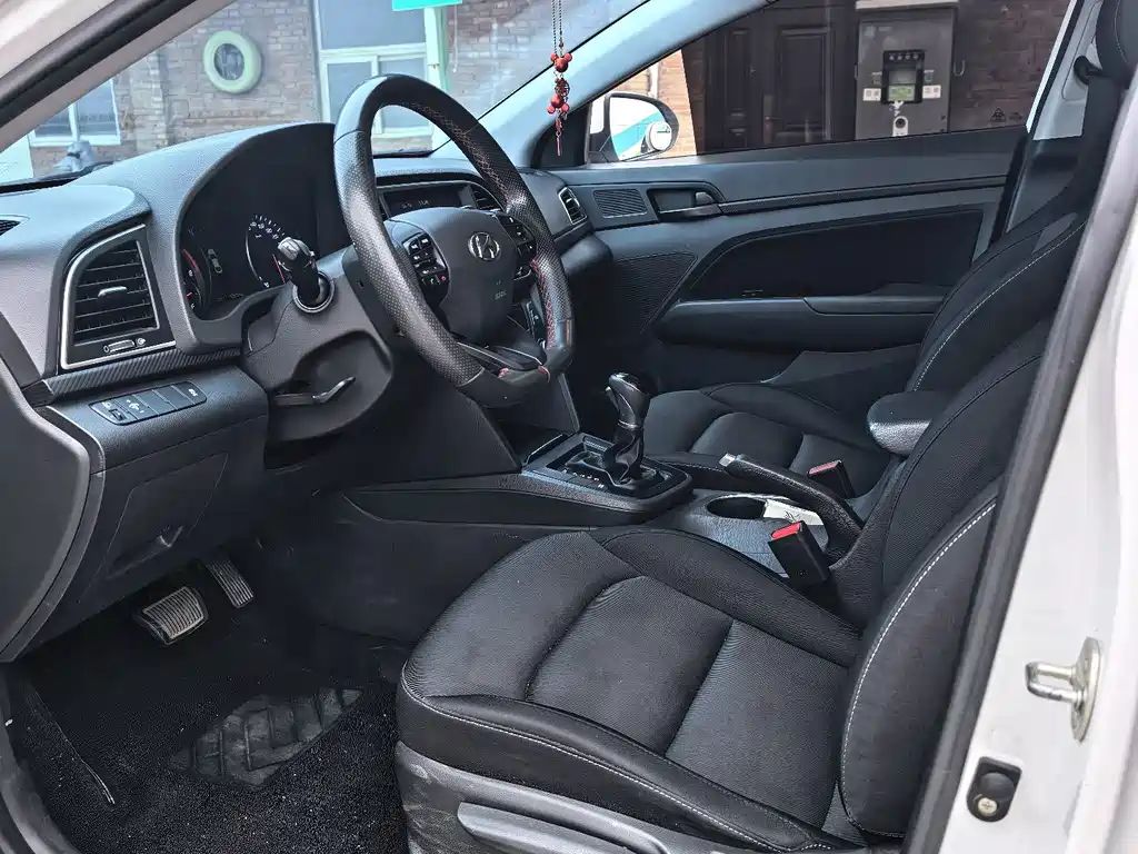 Hyundai Elantra — миниатюра 5