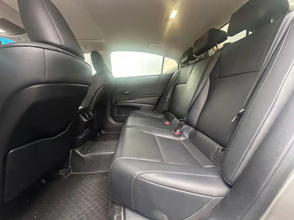 Lexus ES — миниатюра 8