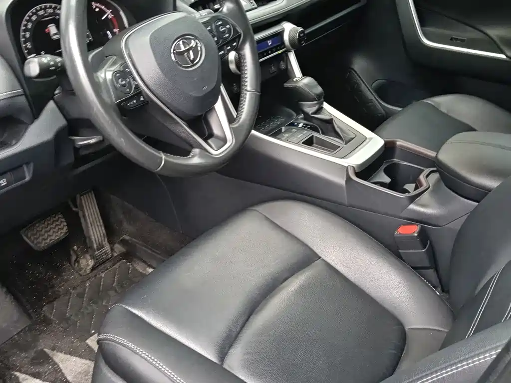 Toyota RAV4 — миниатюра 9